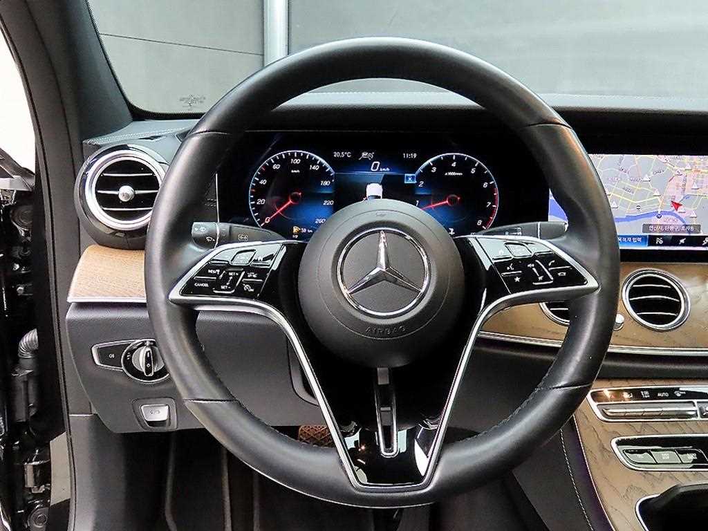 Mercedes Benz E class - Vista 9