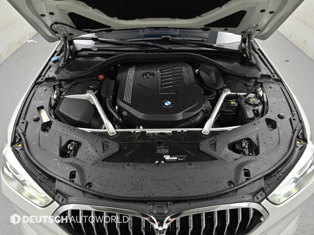 BMW 8 Series - Vista 6