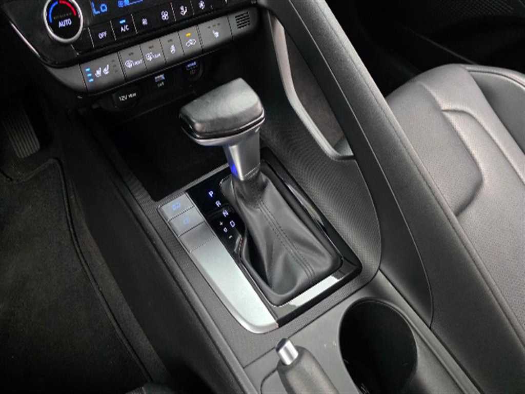 HYUNDAI Avante - Vista 9
