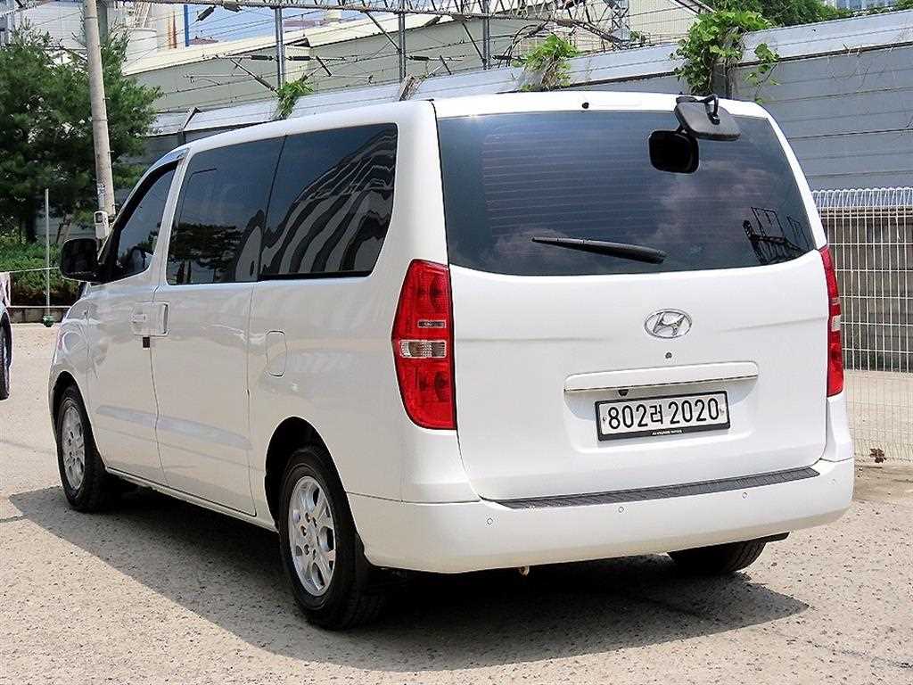 HYUNDAI Starex - Vista 3