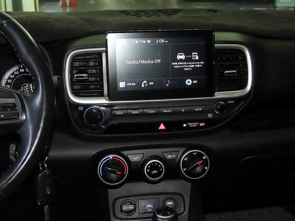 HYUNDAI Venue - Vista 11