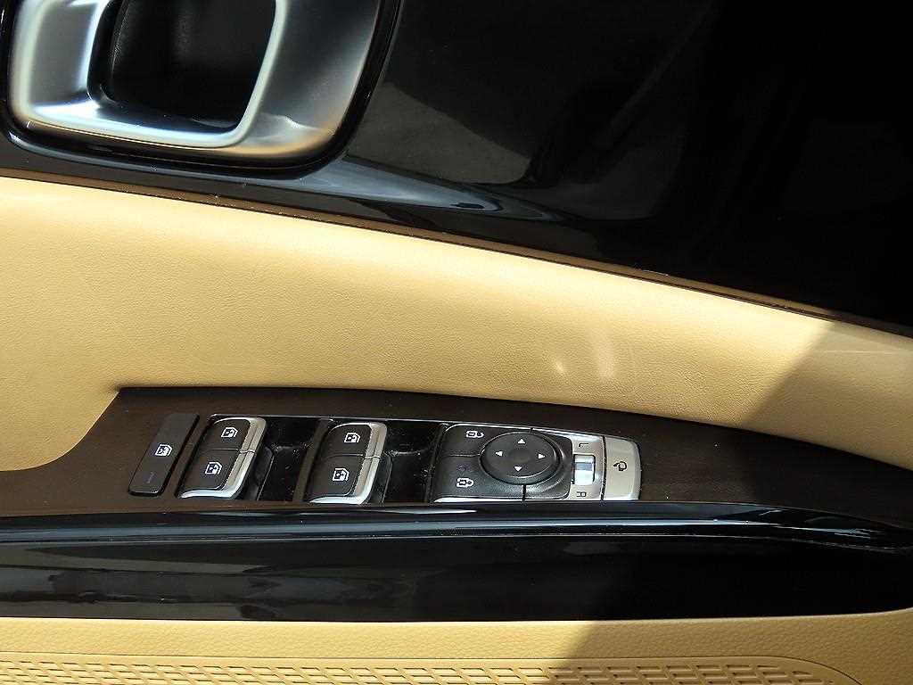KIA Carnival - Vista 11