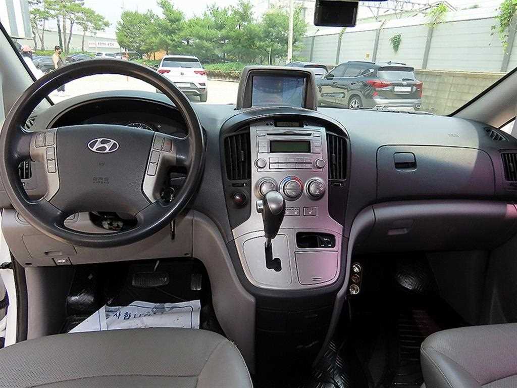 HYUNDAI Starex - Vista 7