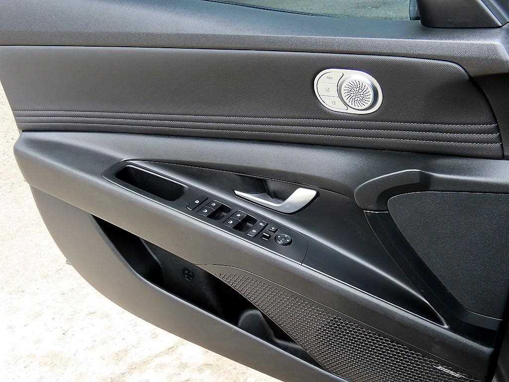 HYUNDAI Avante - Vista 11