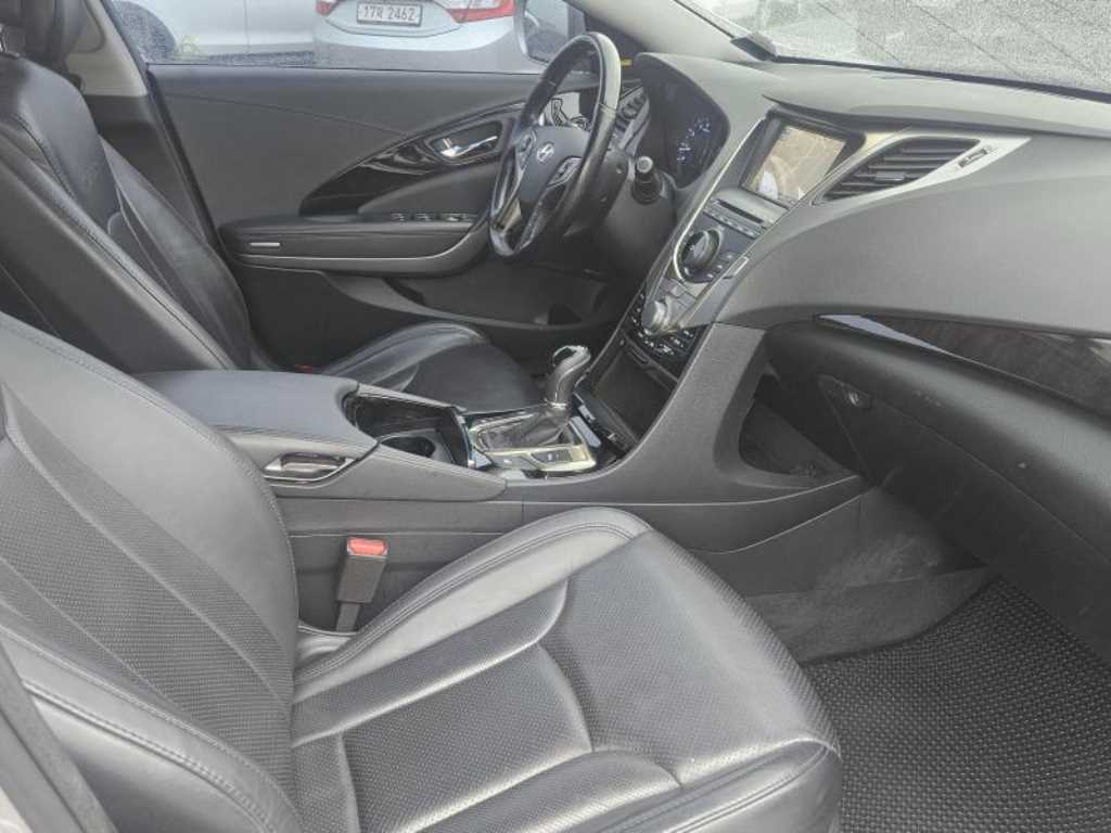 HYUNDAI Grandeur - Vista 12