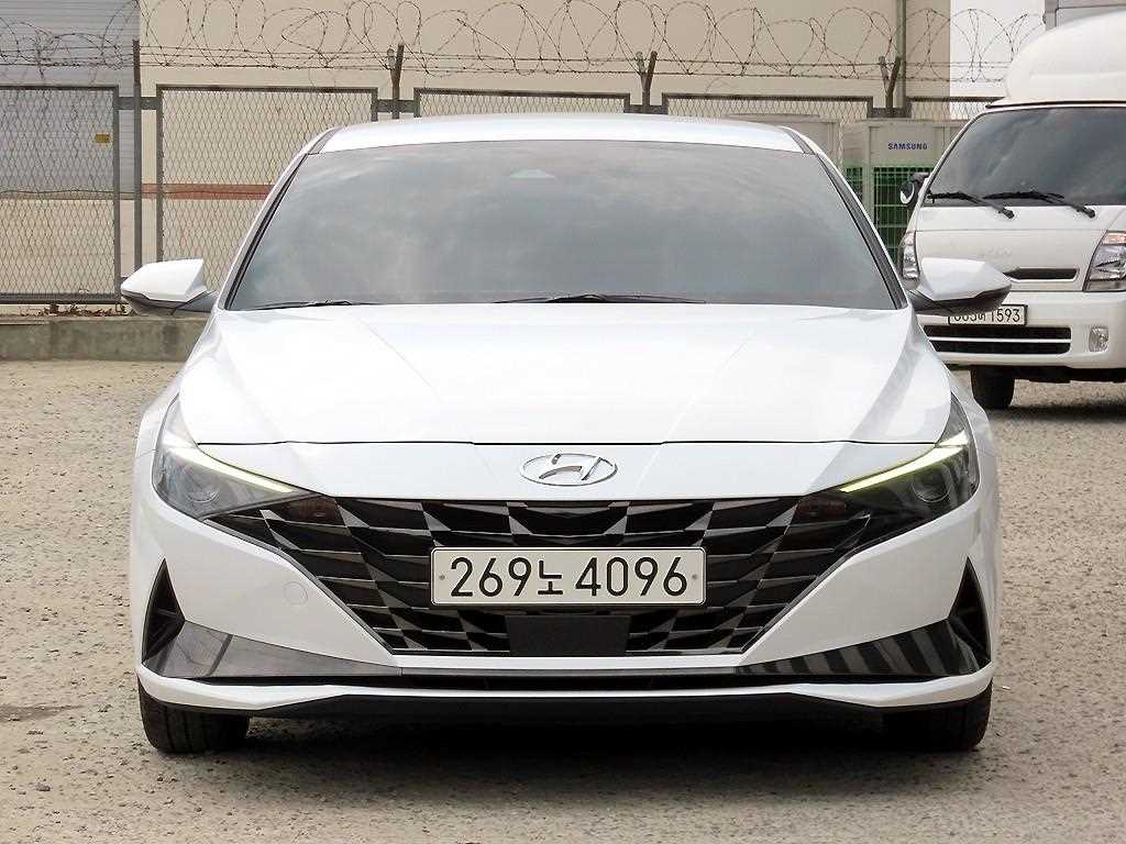 HYUNDAI Avante 2022 Blanco - Importación desde Corea - HF Imports Iquique - Foto 1