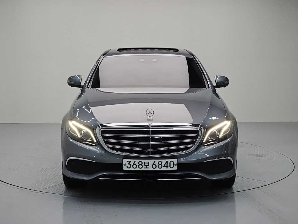 Mercedes Benz E class - Vista 2