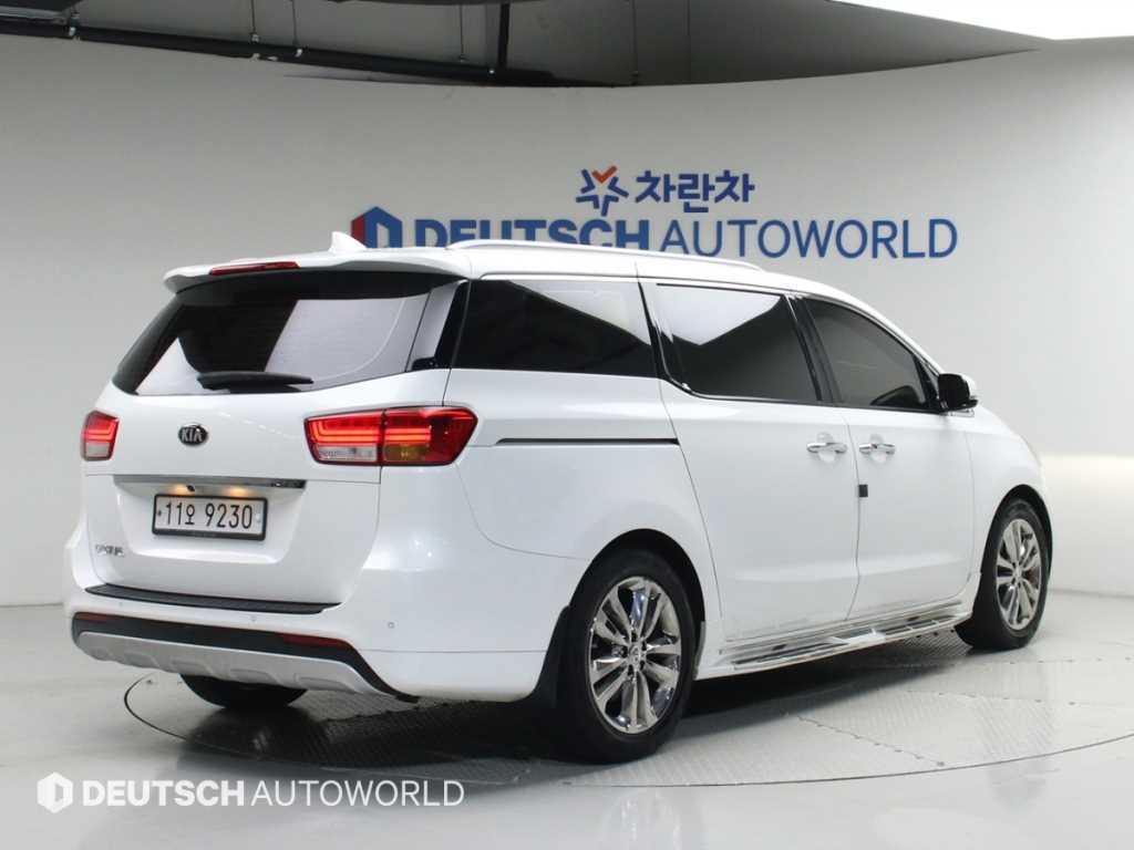 KIA Carnival - Vista 2