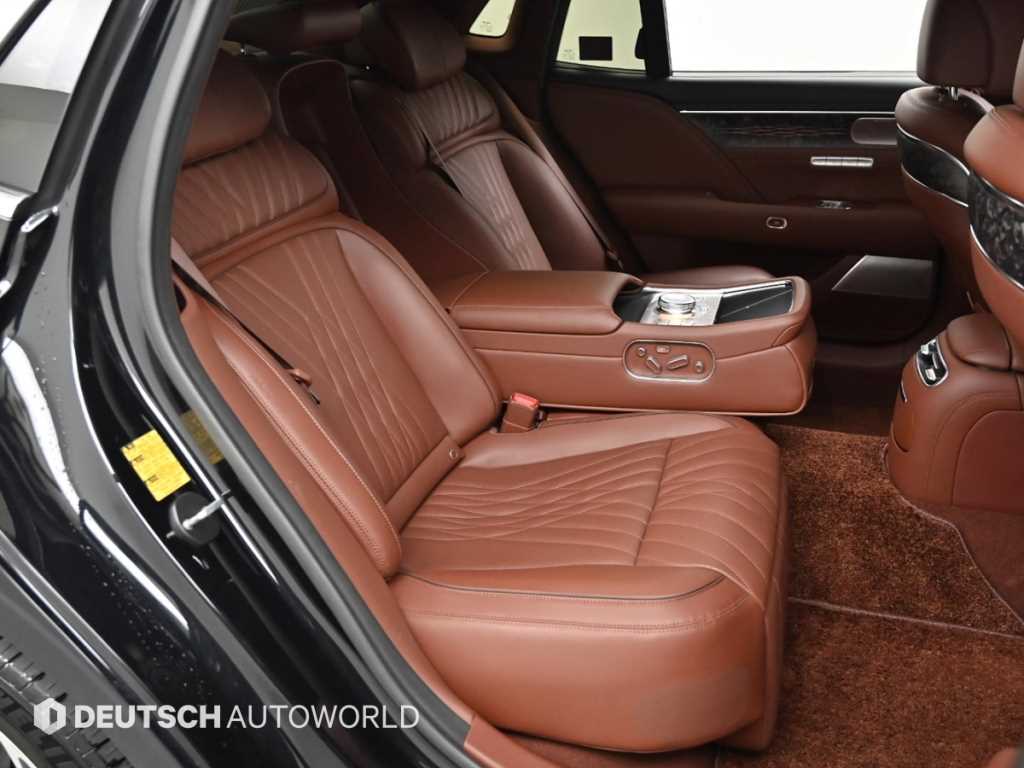 Genesis G90 - Vista 12