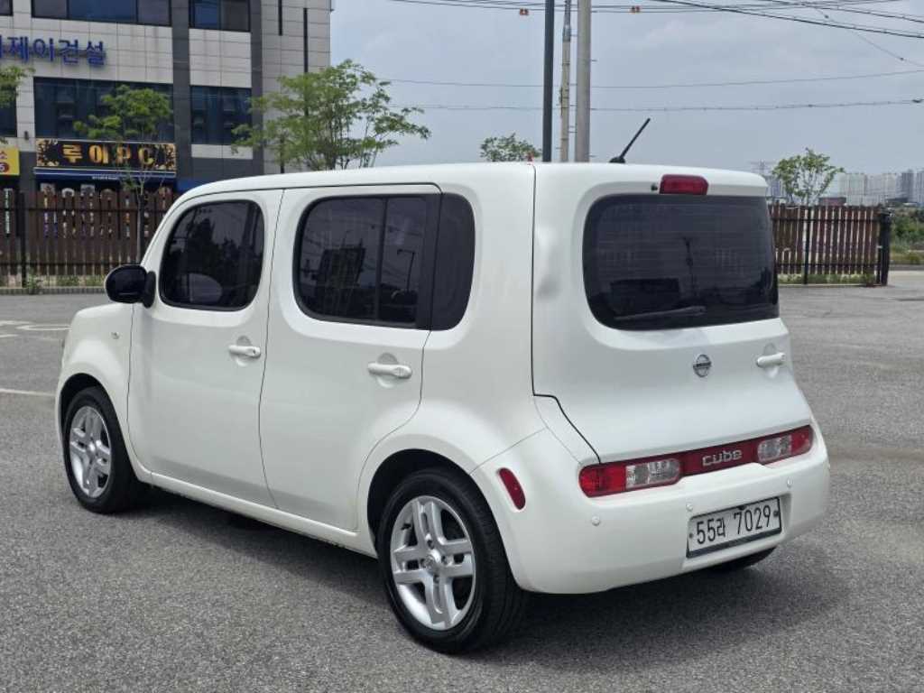 Nissan Cube - Vista 6