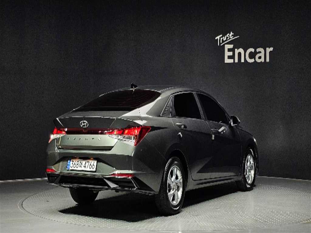 HYUNDAI Avante - Vista 2