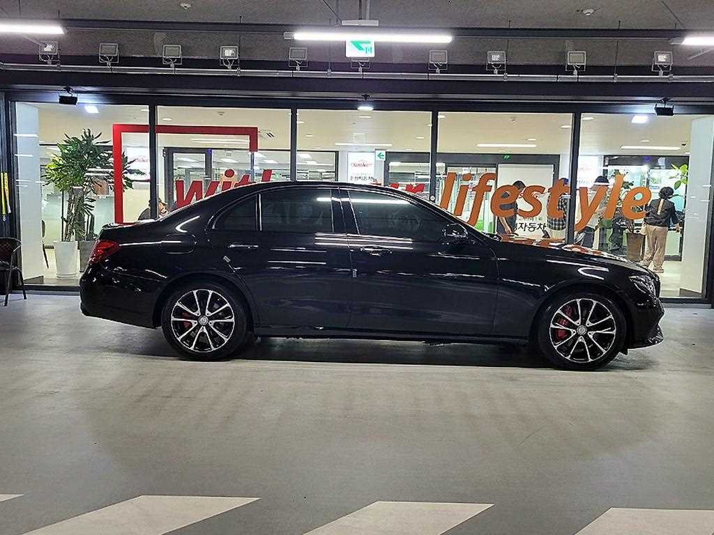 Mercedes Benz E class - Vista 3