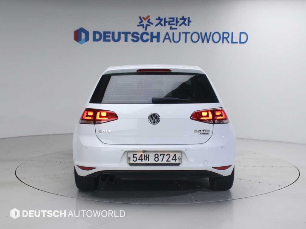 Volkswagen Golf - Vista 4