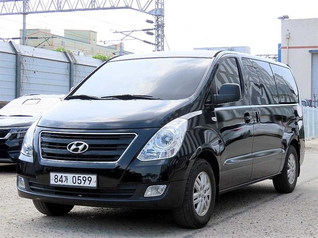 HYUNDAI Starex - Vista 2