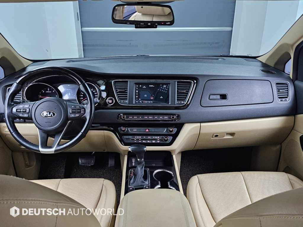 KIA Carnival - Vista 7