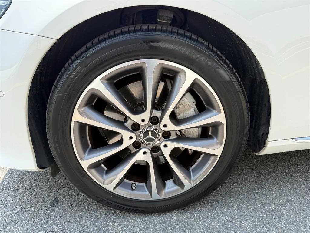 Mercedes Benz E class - Vista 5