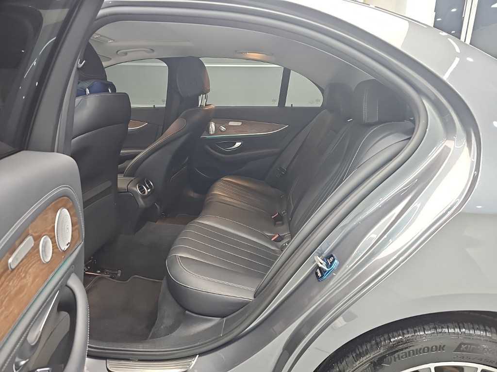 Mercedes Benz E class - Vista 12