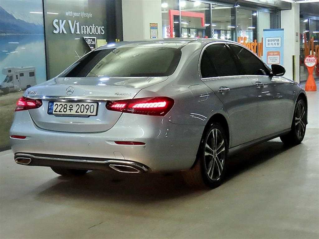 Mercedes Benz E class - Vista 4