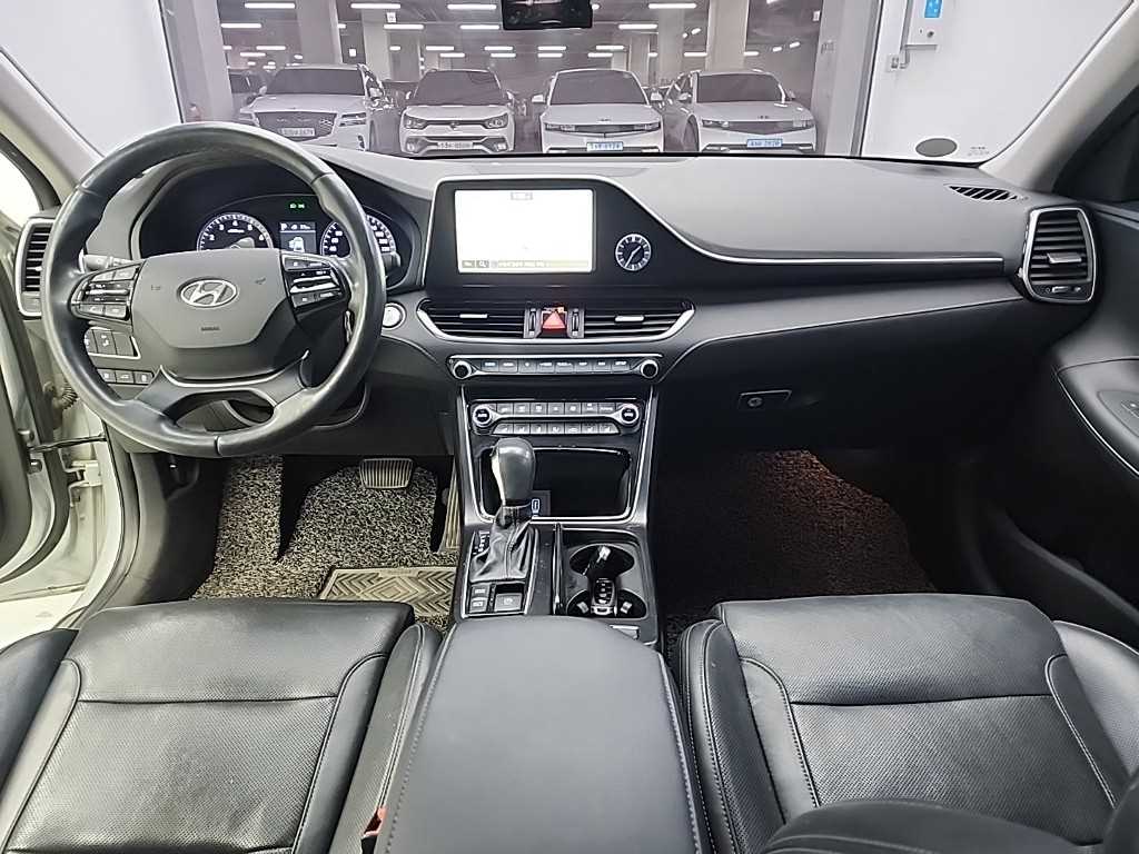HYUNDAI Grandeur - Vista 7