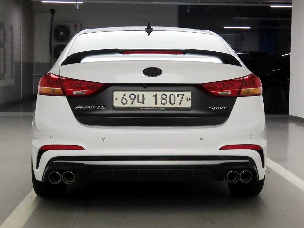 HYUNDAI Avante - Vista 3