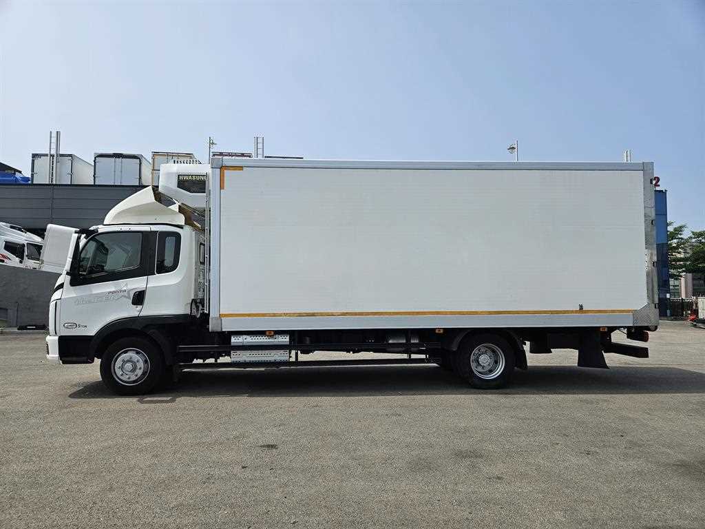 medium and large cargo truck - Vista 4