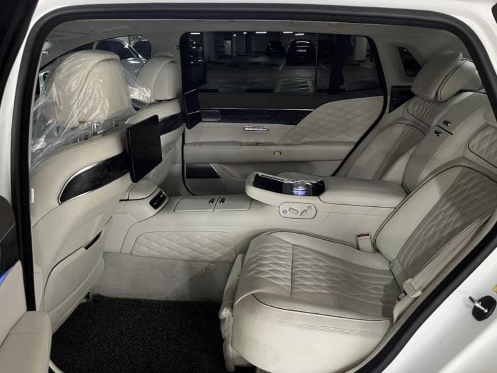 Genesis G90 - Vista 7