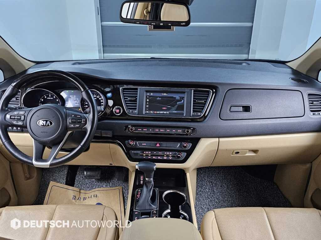 KIA Carnival - Vista 7