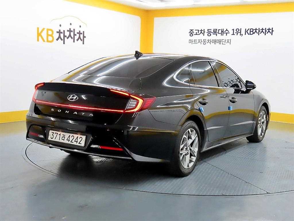 HYUNDAI Sonata - Vista 4