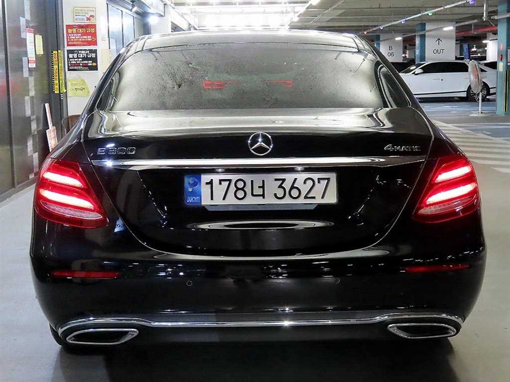 Mercedes Benz E class - Vista 5