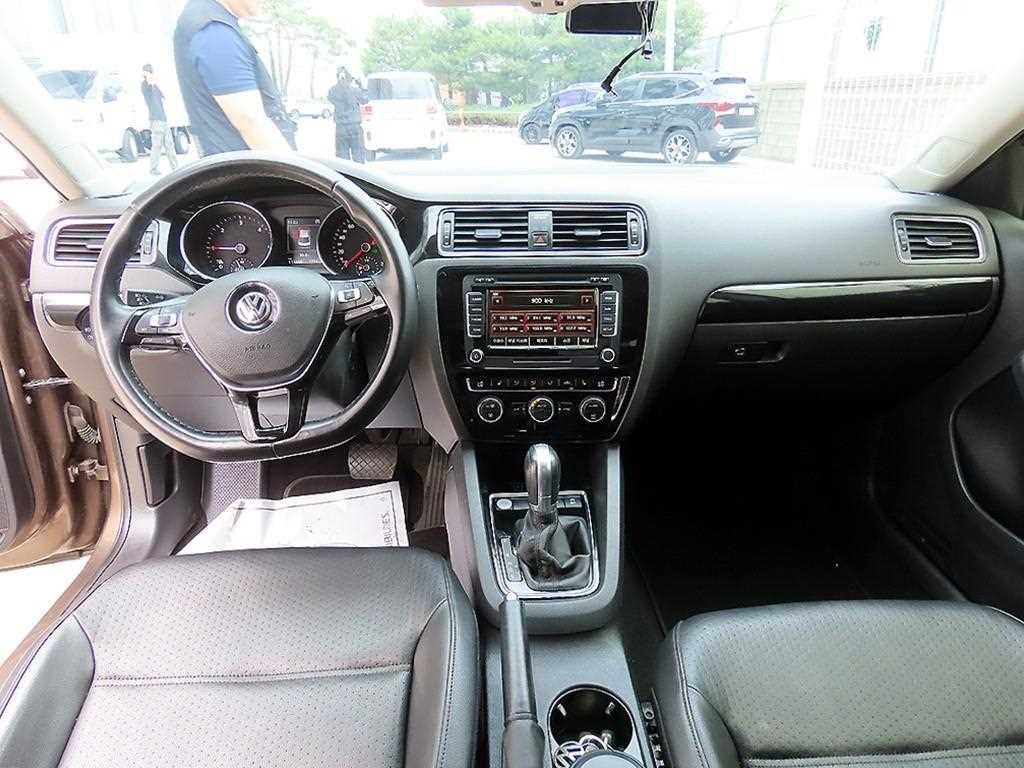 Volkswagen Jetta - Vista 7