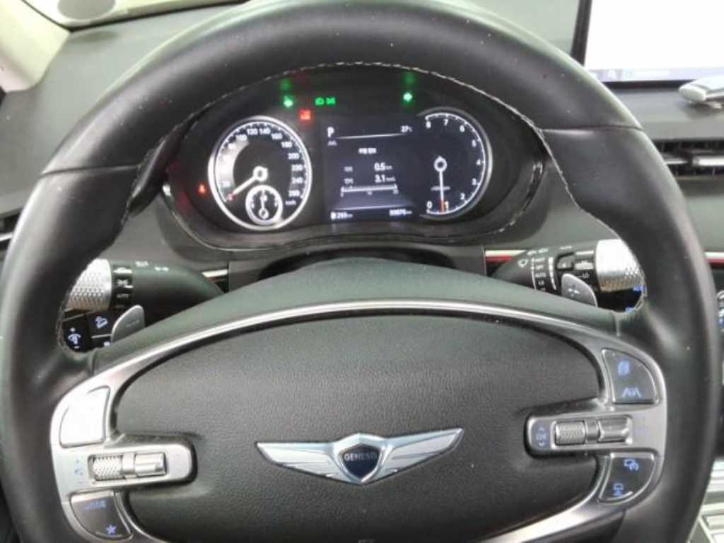 Genesis GV70 - Vista 5