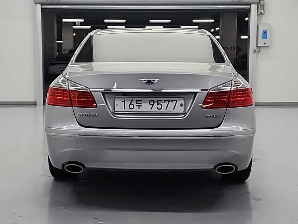 HYUNDAI Genesis - Vista 4