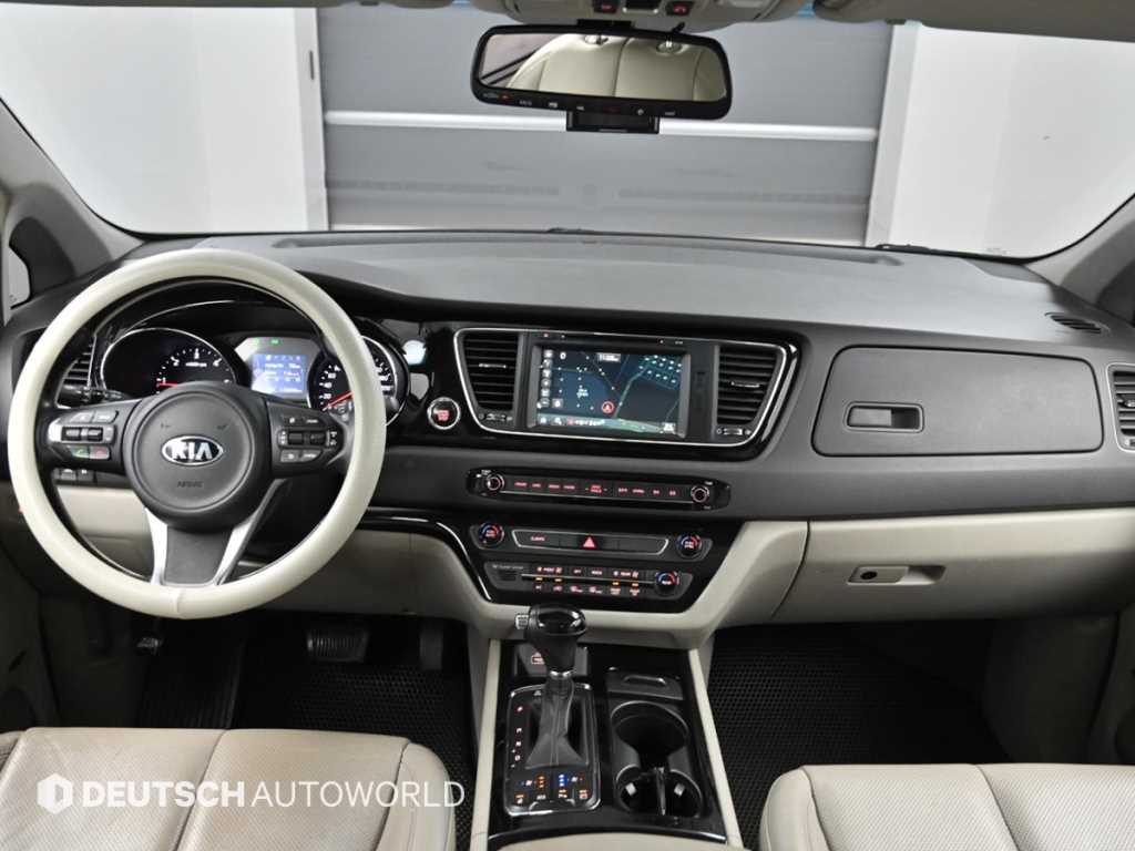 KIA Carnival - Vista 7