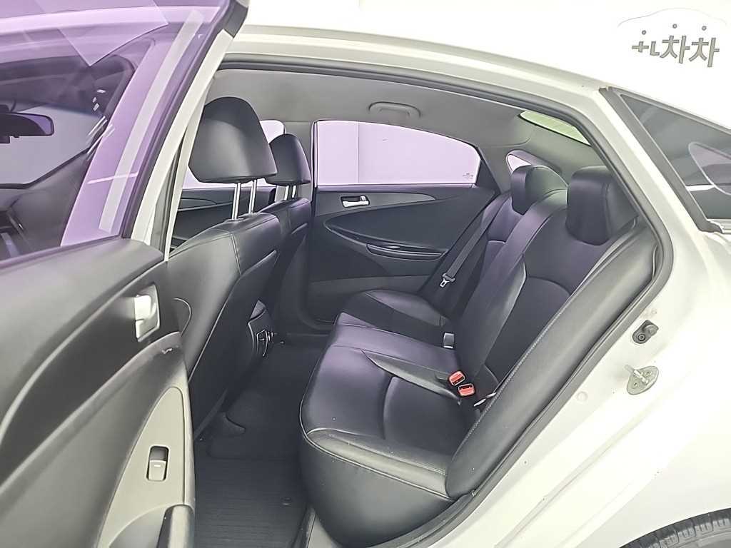 HYUNDAI Sonata - Vista 12