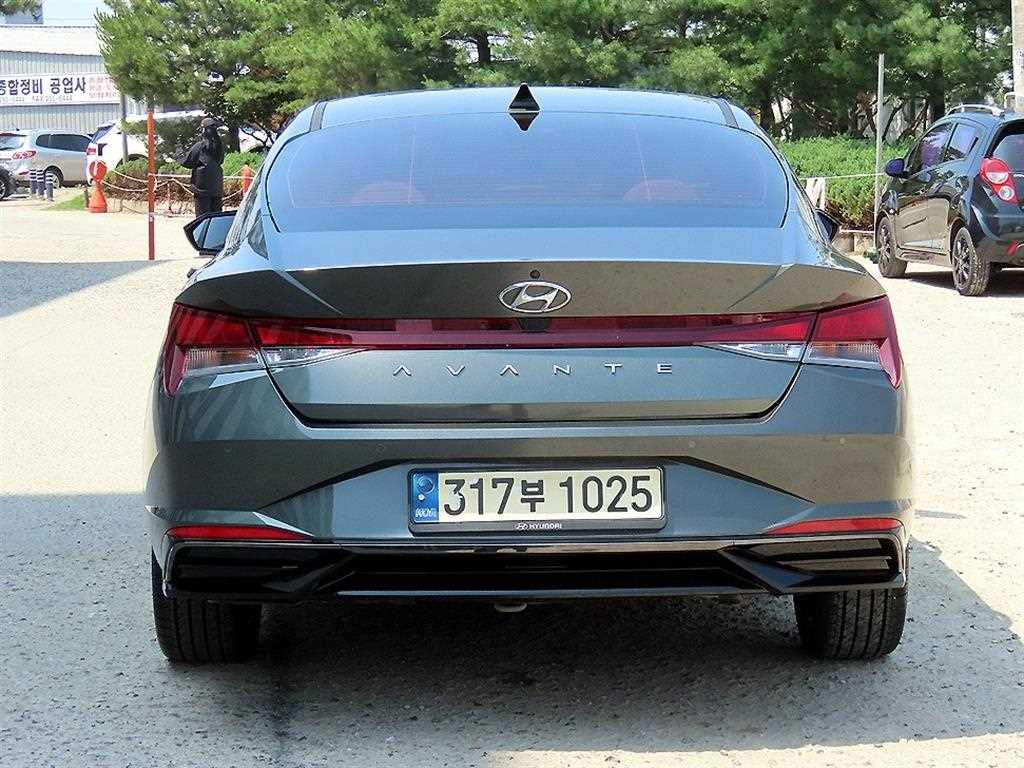 HYUNDAI Avante - Vista 4