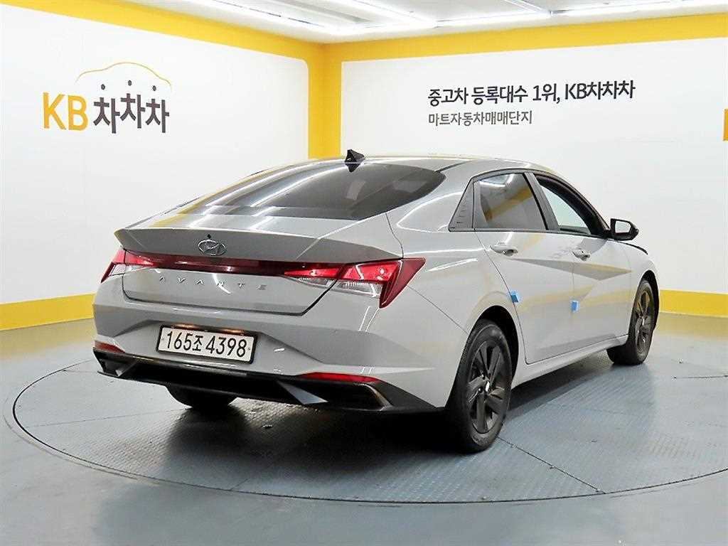 HYUNDAI Avante - Vista 4