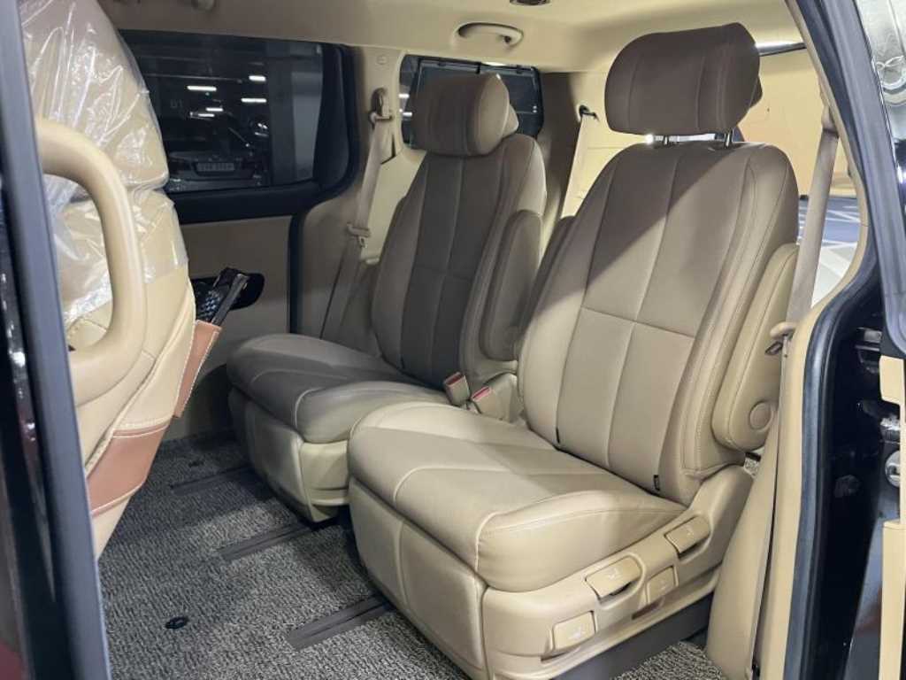 KIA Carnival - Vista 8