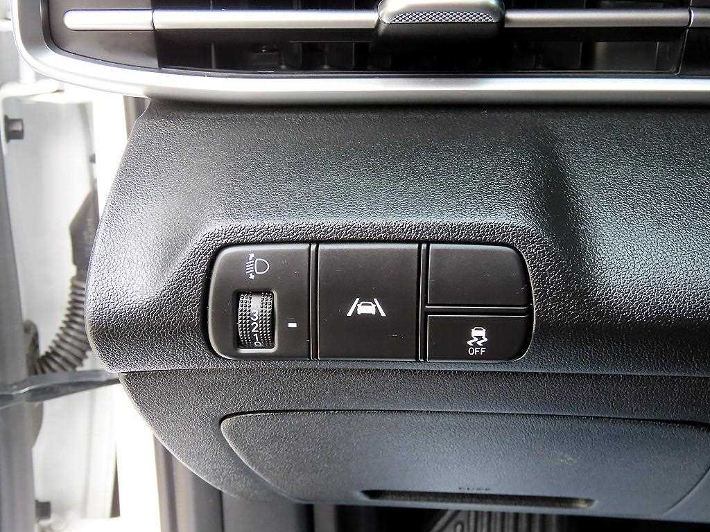 HYUNDAI Avante - Vista 12