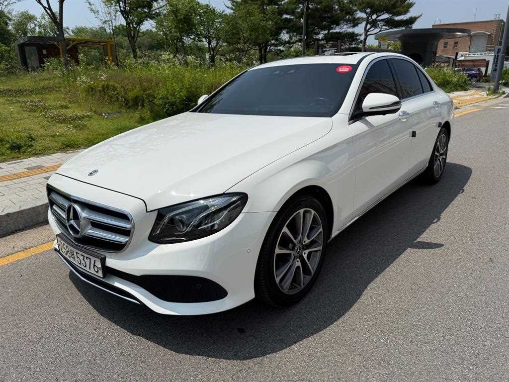 Mercedes Benz E class - Vista 2