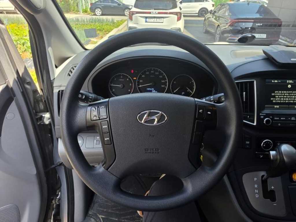 HYUNDAI Starex - Vista 7