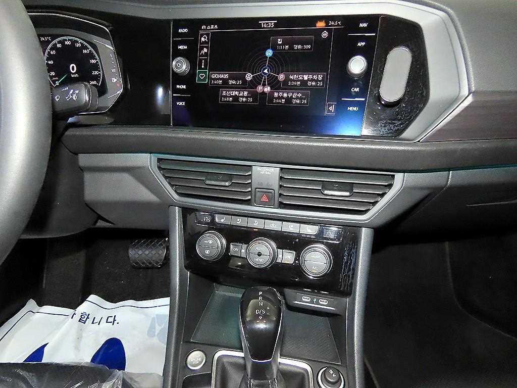 Volkswagen Jetta - Vista 11