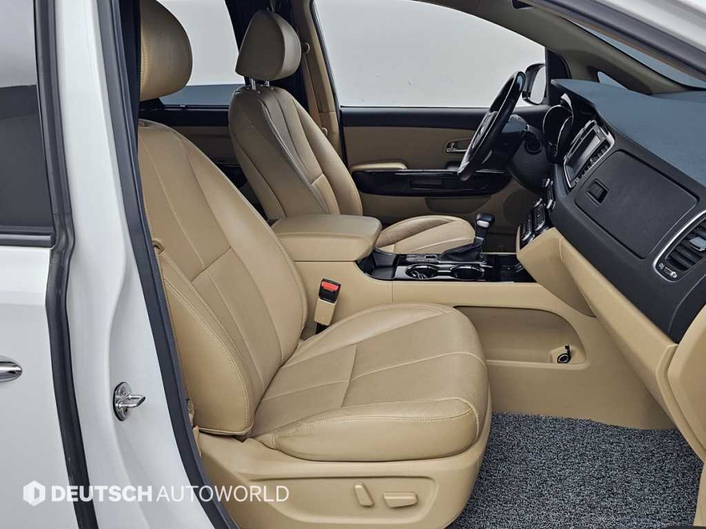KIA Carnival - Vista 10