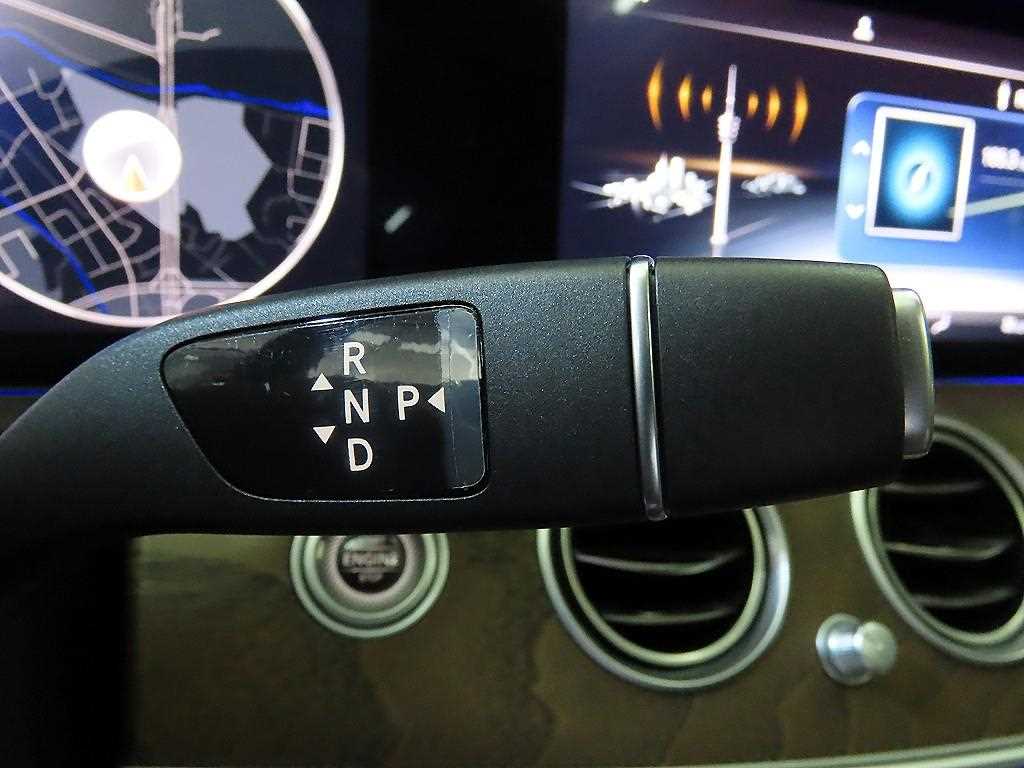 Mercedes Benz E class - Vista 12
