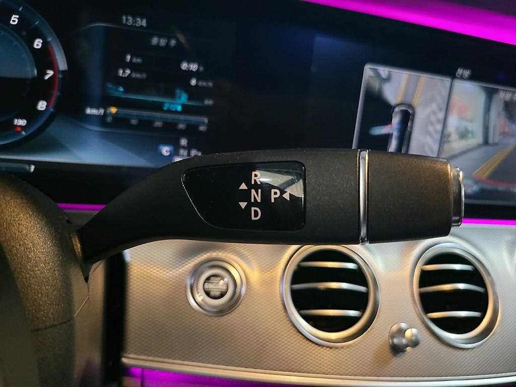 Mercedes Benz E class - Vista 12