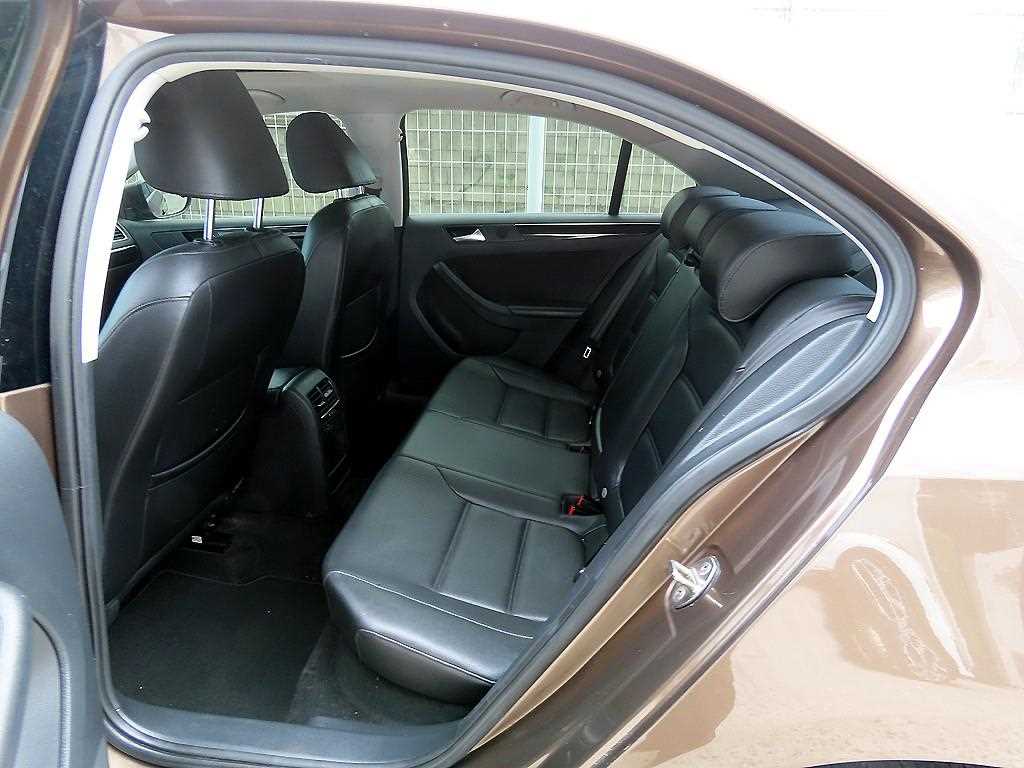 Volkswagen Jetta - Vista 6