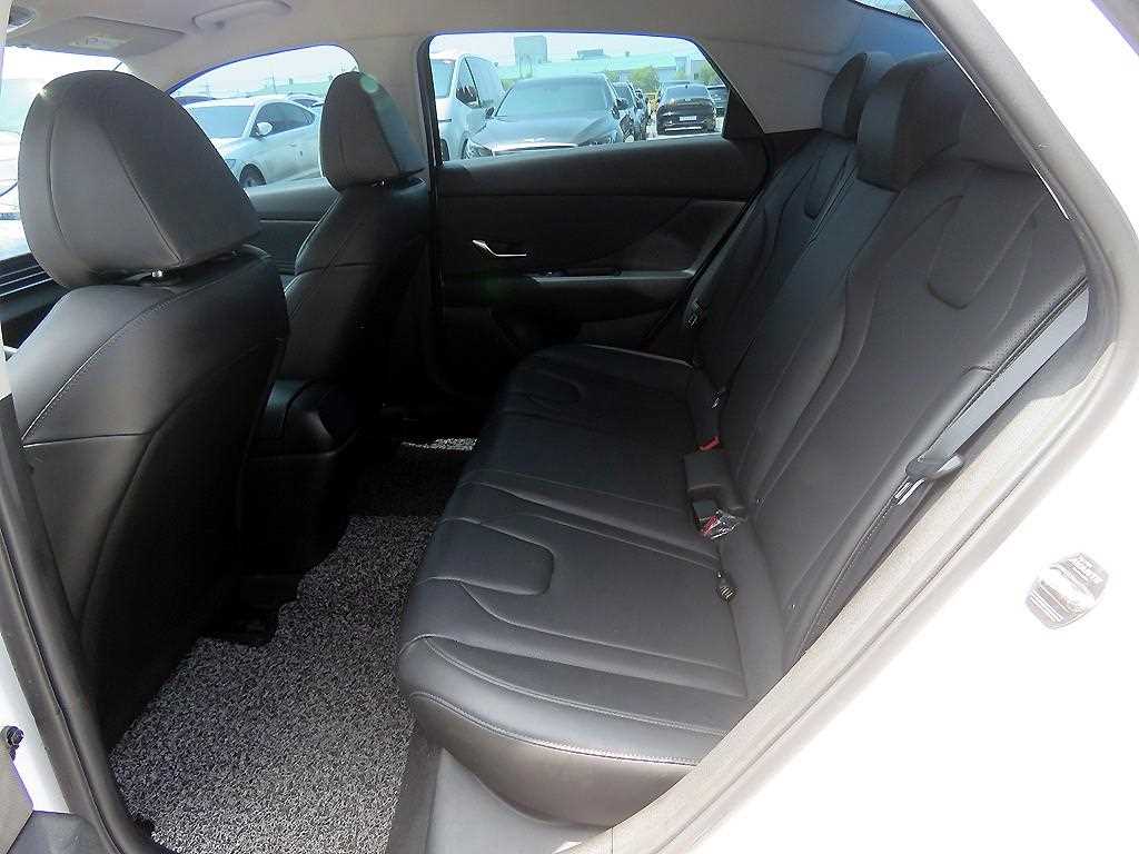 HYUNDAI Avante - Vista 6