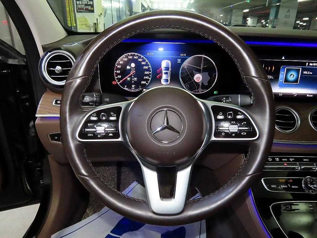 Mercedes Benz E class - Vista 8