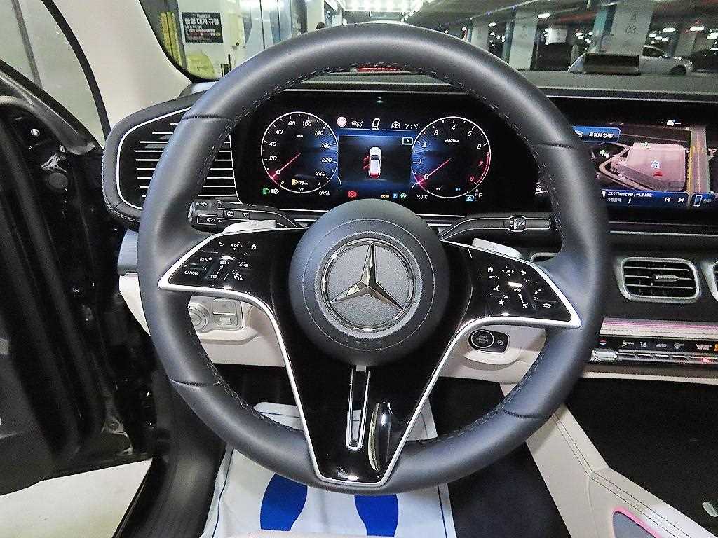Mercedes Benz GLE Class - Vista 8