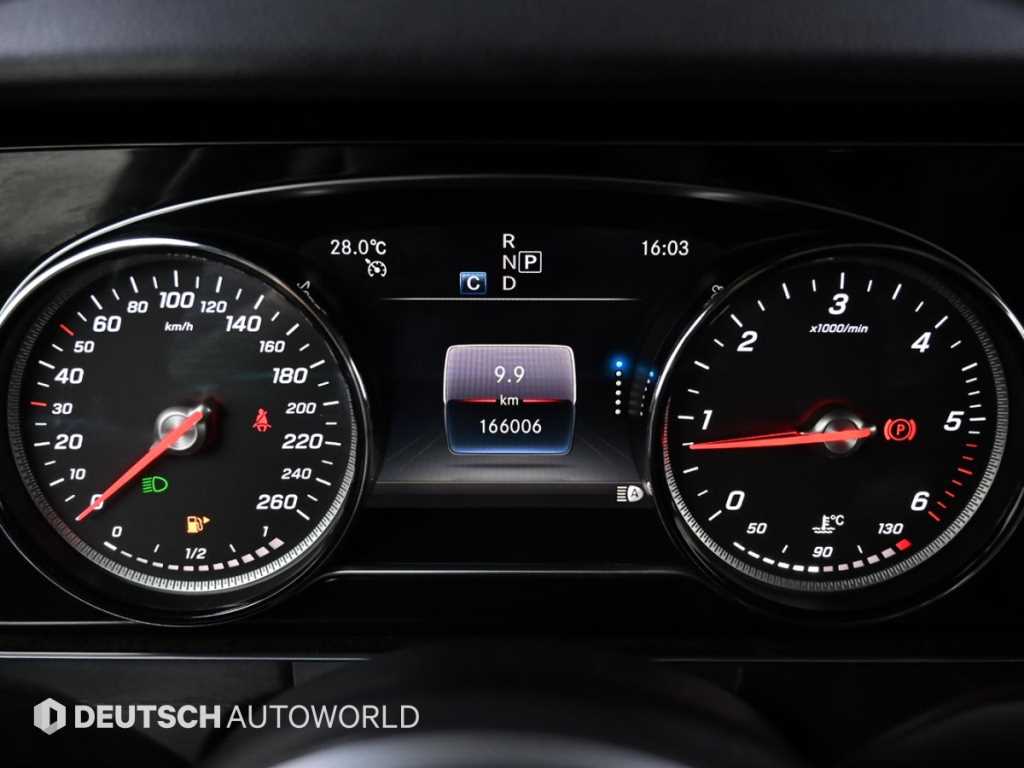 Mercedes Benz E class - Vista 8