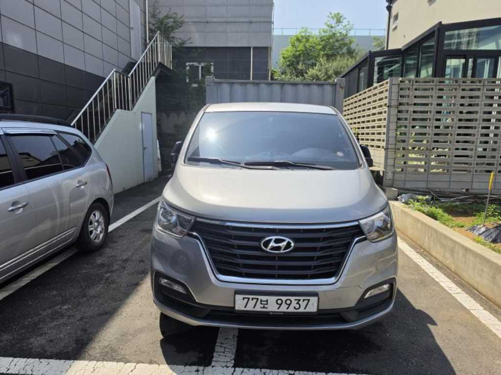 HYUNDAI Starex 2019 Gris - Importación desde Corea - HF Imports Iquique - Foto 1